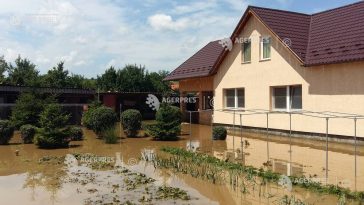 Trei din 10 români intenționează să încheie atât o asigurare obligatorie, cât și una facultativă pentru locuință (sondaj)