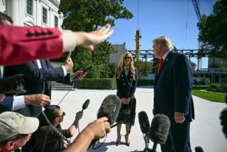 Beijingul o invită ”mai des” în China pe noua purtătoare de cuvânt a lui Trump, după ce spune că chinezii ”n-au nici măcar toalete adevărate”