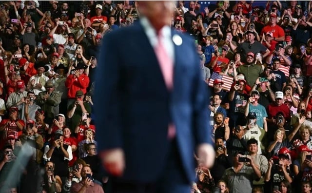 ANALIZĂ: Trump şi republicanii, împinşi în corzi înaintea alegerilor