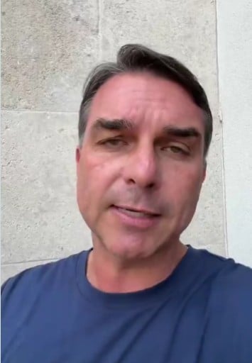 Flavio Bolsonaro afirmă că poliţia federală din Brazilia i-a cerut paşapoartele. Partidul său recunoaşte rezultatul alegerilor prezidenţiale