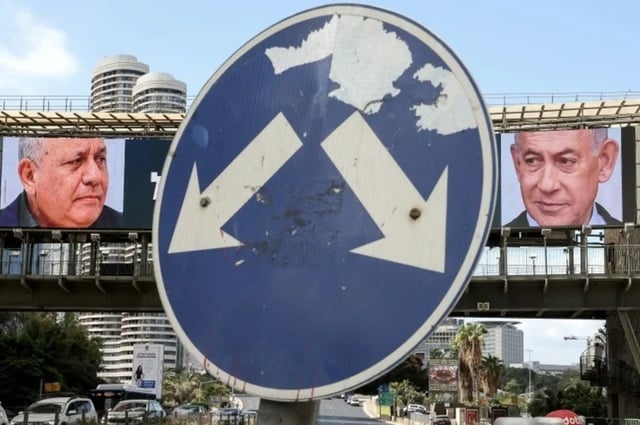 Netanyahu anunţă, în timp ce votează în alegerile legislative, arestarea a trei oficiali dintr-un partid arab în sudul Israelului. El îşi acuză opozanţii arabi, după ce i-a atacat toată campania, că vor ”să fure alegerile”