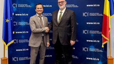 Adrian-Victor Vevera și ambasadorul Vietnamului, Le Vinh Thang, la ICI București