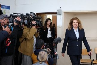 Alegeri în Bulgaria: Preşedinta în exerciţiu, uşor în frunte după primul tur, potrivit exit poll-urilor