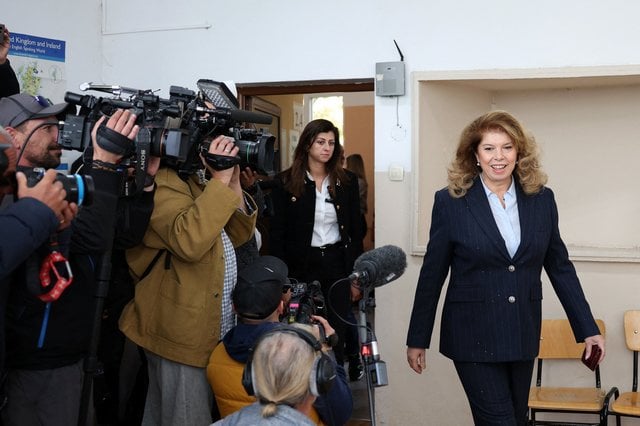 Alegeri în Bulgaria: Preşedinta în exerciţiu, uşor în frunte după primul tur, potrivit exit poll-urilor