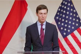 Jared Kushner critică dur revista „Vanity Fair”, pe care o califică drept „scandalosă”, după ce a publicat un articol despre presupuse conturi bancare nedeclarate deschise în străinătate