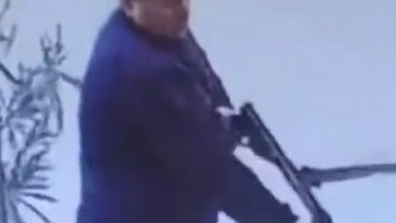 Arestul suspectului în atacul cu mitraliera de la Paris, ridicat, din cauză că Kevin T. este schizofren şi urma un tratament, anunţă PNAT. Analiza toxicologică a arătat ”prezenţa canabisului şi cocainei în sângele său”
