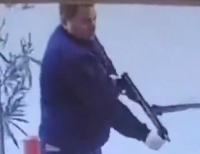Arestul suspectului în atacul cu mitraliera de la Paris, ridicat, din cauză că Kevin T. este schizofren şi urma un tratament, anunţă PNAT. Analiza toxicologică a arătat ”prezenţa canabisului şi cocainei în sângele său”