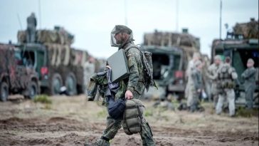 Un ucrainean, suspectat de spionaj în favoarea Rusiei, arestat la Brandenburg. El viza informaţii despre ”producţia de vehicule blindate, muniţie şi explozivi, personal şi infrastructuri militare din instalaţii desinate securizării flancului de est al NAT