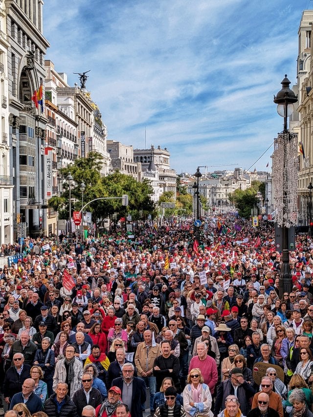 Proteste în Europa: 25.000 de oameni au manifestat la Madrid pentru măsuri de protecţie cu privire la sistemul public de pensii