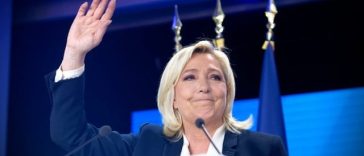 Le Pen şi-a lansat campania prezidenţială în Franţa, pe fondul protestelor care zguduie naţiunea