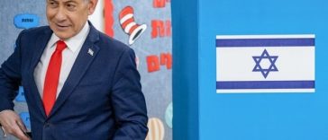 Netanyahu anunţă, după ce votează în alegerile legislative, arestarea a trei oficiali dintr-un partid arab în sudul Israelului. El îşi acuză opozanţii arabi, după ce i-a atacat toată campania, că vor ”să fure alegerile”