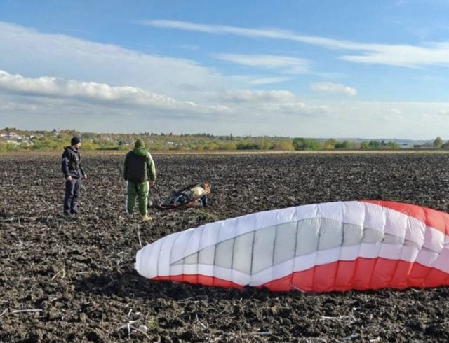 Un cetăţean ucrainean a cerut azil în R. Moldova, după ce a trecut graniţa cu parapanta. Alţi doi ucraineni care voiau să treacă în Moldova au fost depistaţi în regiunea Odesa cu ajutorul camerelor cu termoviziune