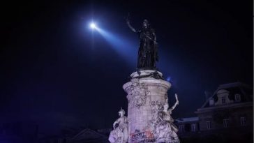 Interdicţia de circulaţie pe timpul nopţii în anumite zone, la Paris, prelungită până luni