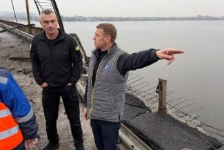 Podul Pivdennii, în sudul Kievului, atins într-un atac rusesc, anunţă Kliciko