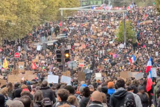 Zeci de mii de oameni au ieşit în stradă în Franţa pentru a protesta. Poliţia a folosit gaze lacrimogene – VIDEO