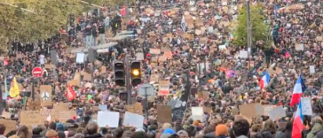 Zeci de mii de oameni au ieşit în stradă în Franţa pentru a protesta. Poliţia a folosit gaze lacrimogene – VIDEO