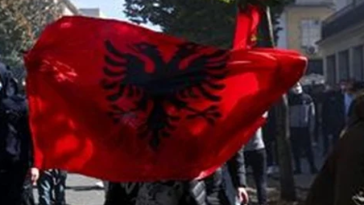 Noi proteste la Tirana, în ciuda măsurilor anunţate de Edi Rama