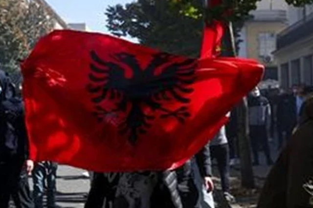 Noi proteste la Tirana, în ciuda măsurilor anunţate de Edi Rama