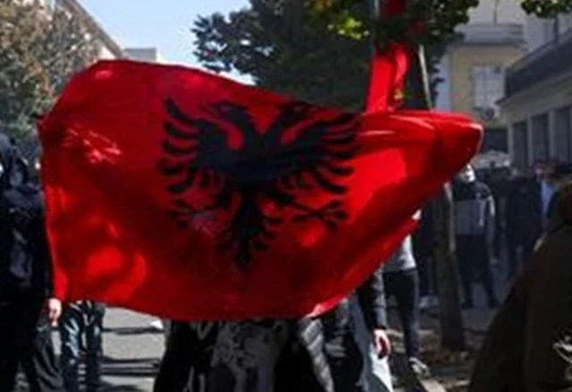Noi proteste la Tirana, în ciuda măsurilor anunţate de Edi Rama