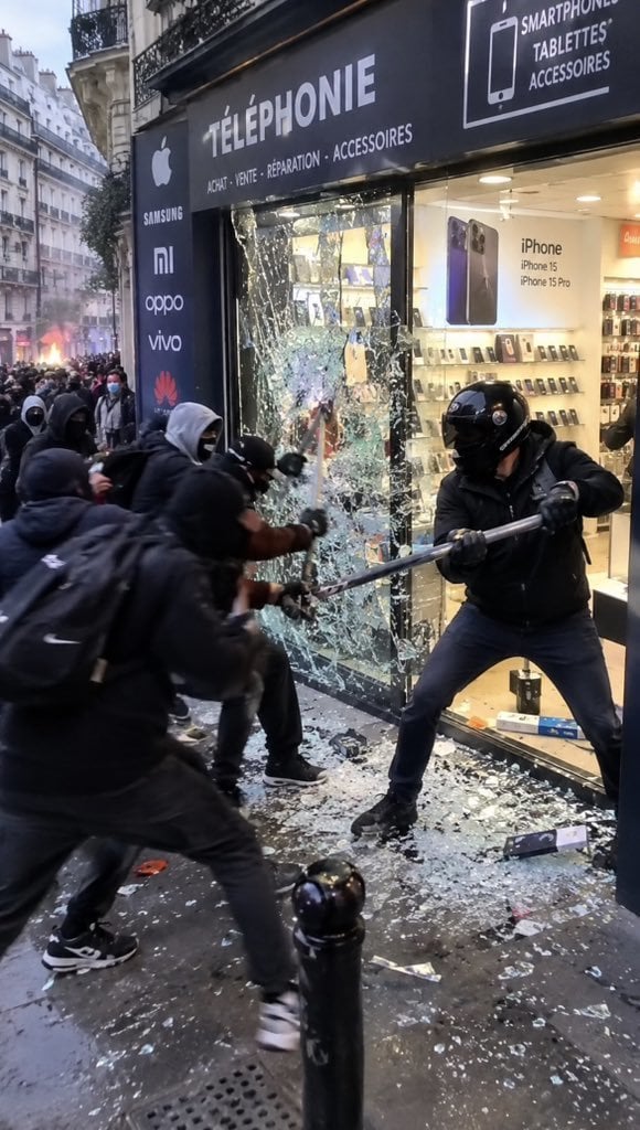 Un nou weekend cu emoţii în Franţa. Unii parizieni şi-au cumpărat spray cu piper şi gaze lacrimogene, invocând autoapărarea în perspectiva protestelor