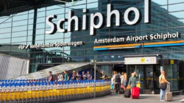 Zeci de zboruri au fost anulate la aeroportul din Amsterdam din cauza vânturilor puternice