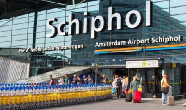 Zeci de zboruri au fost anulate la aeroportul din Amsterdam din cauza vânturilor puternice