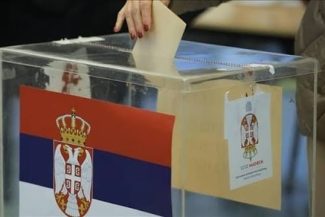 Alegeri în Serbia: Prezenţă ridicată la vot şi tensiuni. Secţiile de votare s-au închis