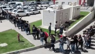 Turcia a reţinut 85 de persoane în urma unor raiduri asupra unei bande suspectate de provocarea unui incendiu la o instalaţie Starlink din Polonia