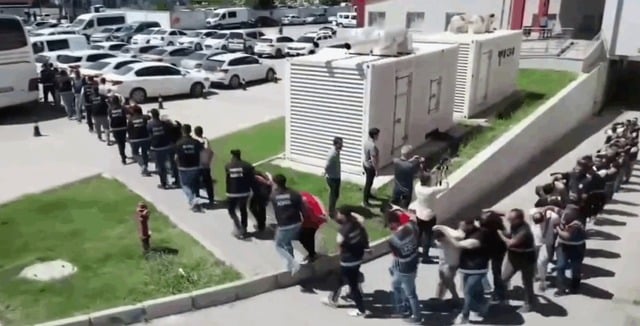 Turcia a reţinut 85 de persoane în urma unor raiduri asupra unei bande suspectate de provocarea unui incendiu la o instalaţie Starlink din Polonia