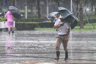 Taifunul Champi în Taiwan: 56.000 de gospodării fără electricitate, un mort şi mii de persoane evacuate