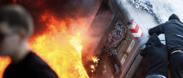 Liderul Albaniei ignoră apelurile la demisie, în timp ce protestatarii provoacă scene de haos în capitală – VIDEO