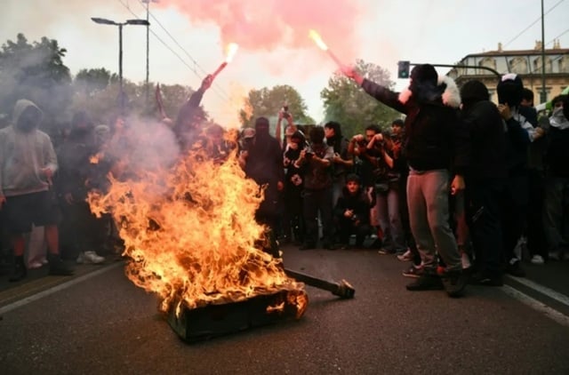 Italia, zguduită de un început de contestare antiguvernamentală ”ca în Franţa”. Ciocniri între studenţi şi poliţie la Roma şi Torino