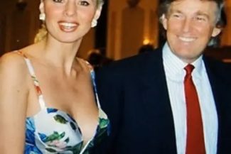 Democraţii din Congres cer o anchetă asupra legăturilor dintre Donald Trump şi infractorul sexual Jeffrey Epstein. Potrivit unui nou raport, cinci femei îl acuză pe Trump că le-a violat sau le-a agresat sexual în compania sau în prezenţa lui Epstein
