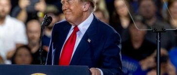 Trump dă asigurări, la un miting în Michigan, că un acord comercial cu Canada, care ”fură neîncetat” SUA, urmează să aibă loc ”rapid”. ”Vom rezolva asta rapid. Ei sunt pregătiţi să nea dea tot ceea vrem”