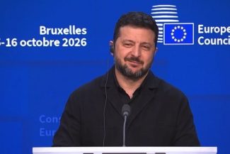 Zelensli, întrebat dacă Trump îl face ”ţapul său ispăşitor”, îi face pe jurnalişti să râdă la Bruxelles